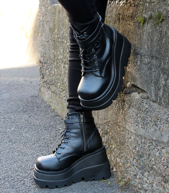 デモニア 厚底ロングブーツ NMIXX ソリュン着用 US9(25cm) 韓国