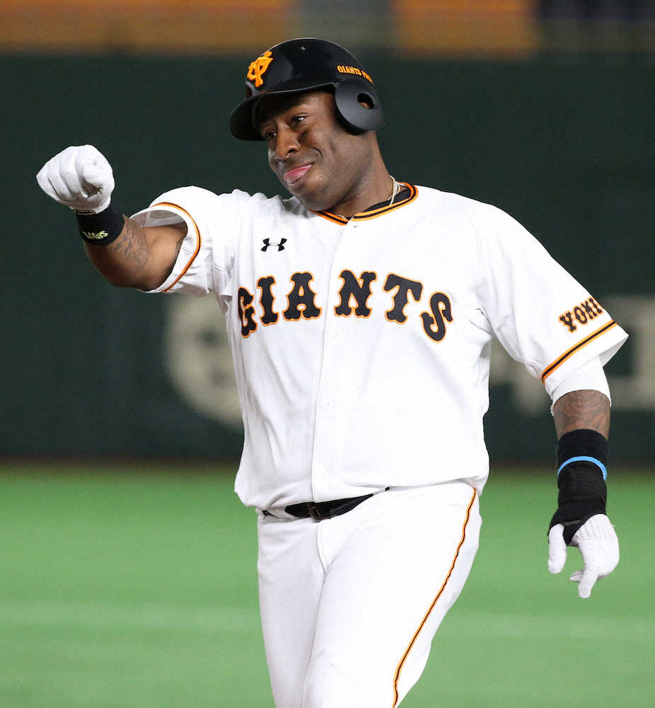 巨人移籍のウィーラー 登録即スタメン、第2打席で早くも移籍後初安打を