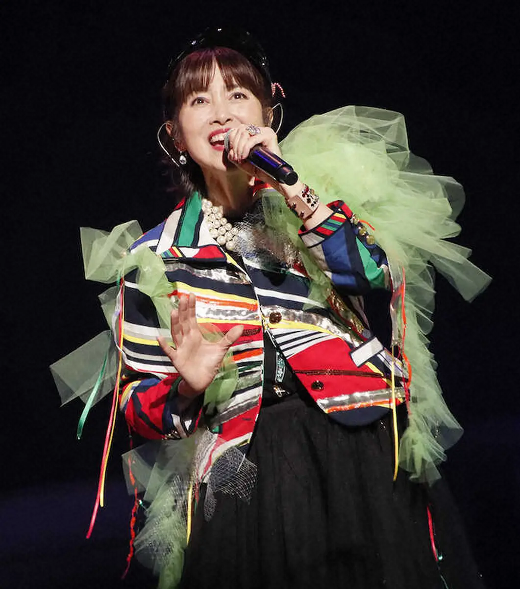 荻野目洋子 デビュー40周年ライブもド派手にダンシング！27曲熱唱