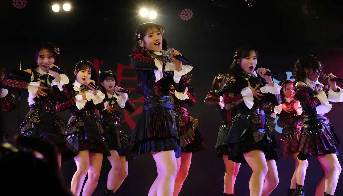 リニューアルされた劇場で新公演のゲネプロを行ったAKB48（撮影・大城