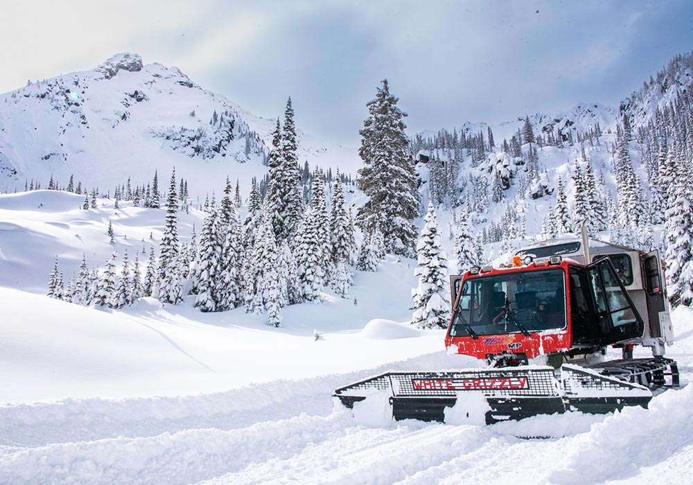 White Grizzly Lodge Snowcat Skiing Packages | BC Canada