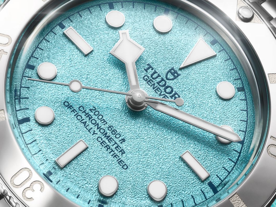 小ぶりな37mm × アイスブルー文字盤【チューダー“ブラックベイ 54”新作