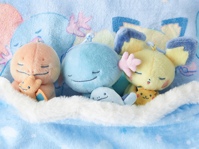 トレーナーからもらったぬいぐるみと遊ぶポケモンたちのグッズ「Little