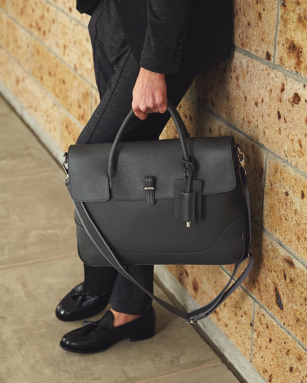 現代のスタイルにマッチしたフラップビジネスバッグが発売