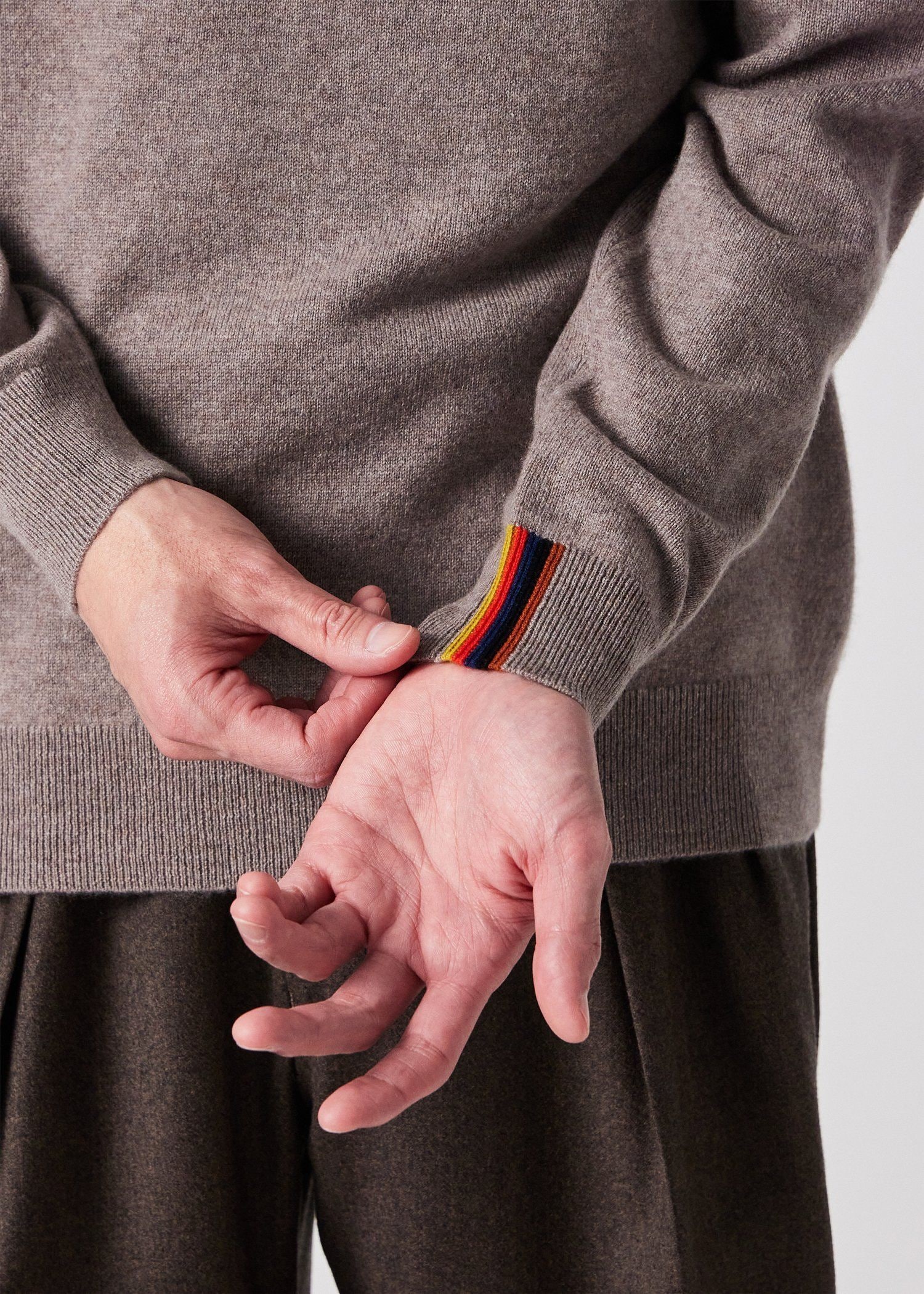 アーティストストライプポイント カシミヤ ニット（グレイッシュ