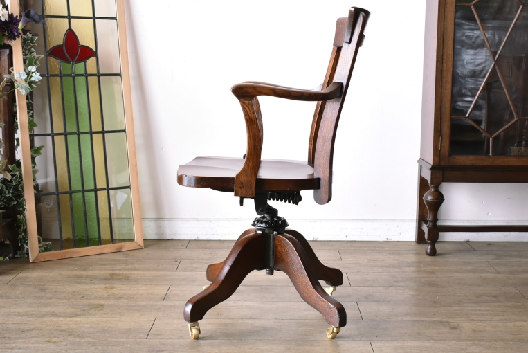 パルテノン アンティーク / 機能的かつ優美なデザインが魅力の回転式