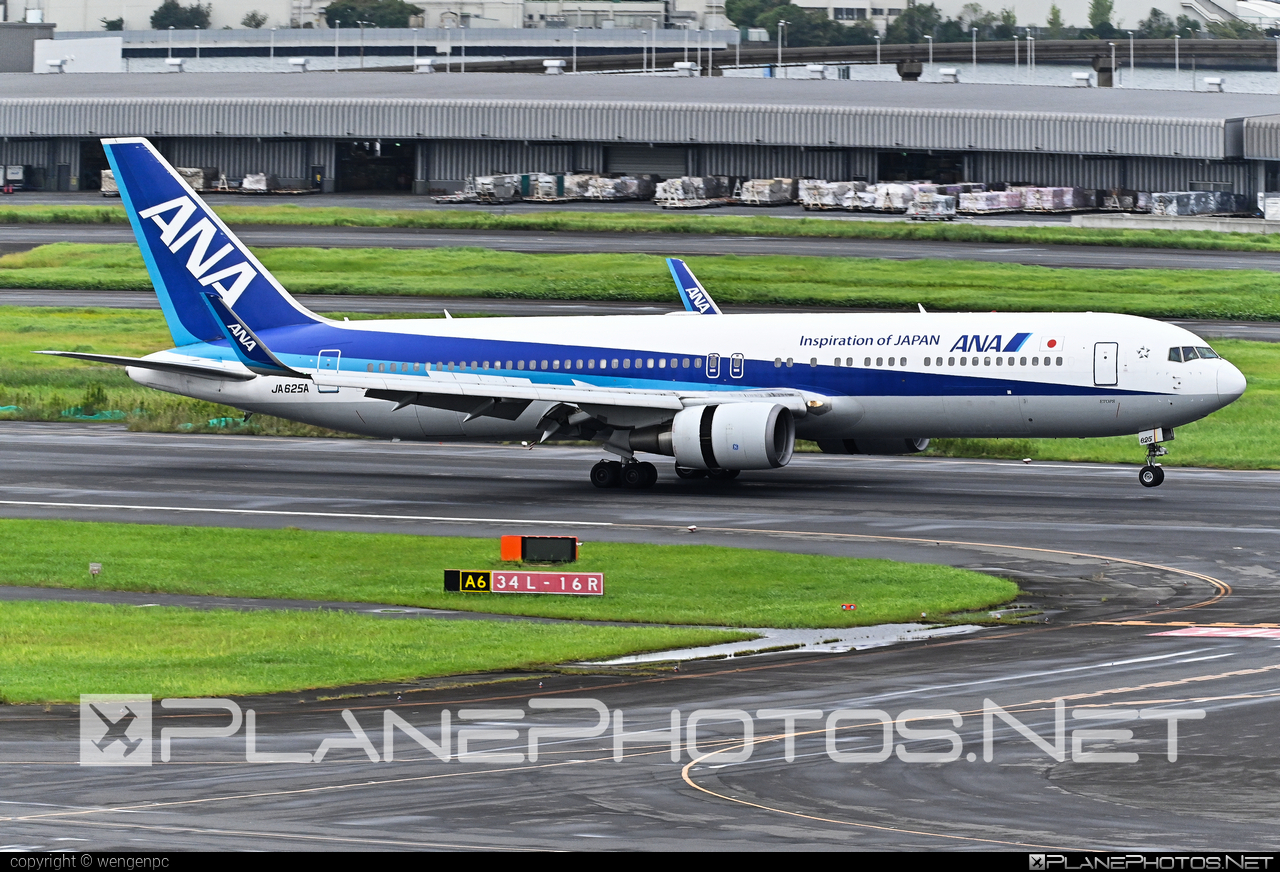 JA625A - Boeing 767-300ER operated by All Nippon Airways (ANA