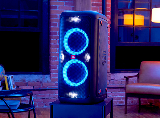 JBL、6.5インチダブルウーファー搭載の“光る”Bluetoothスピーカー