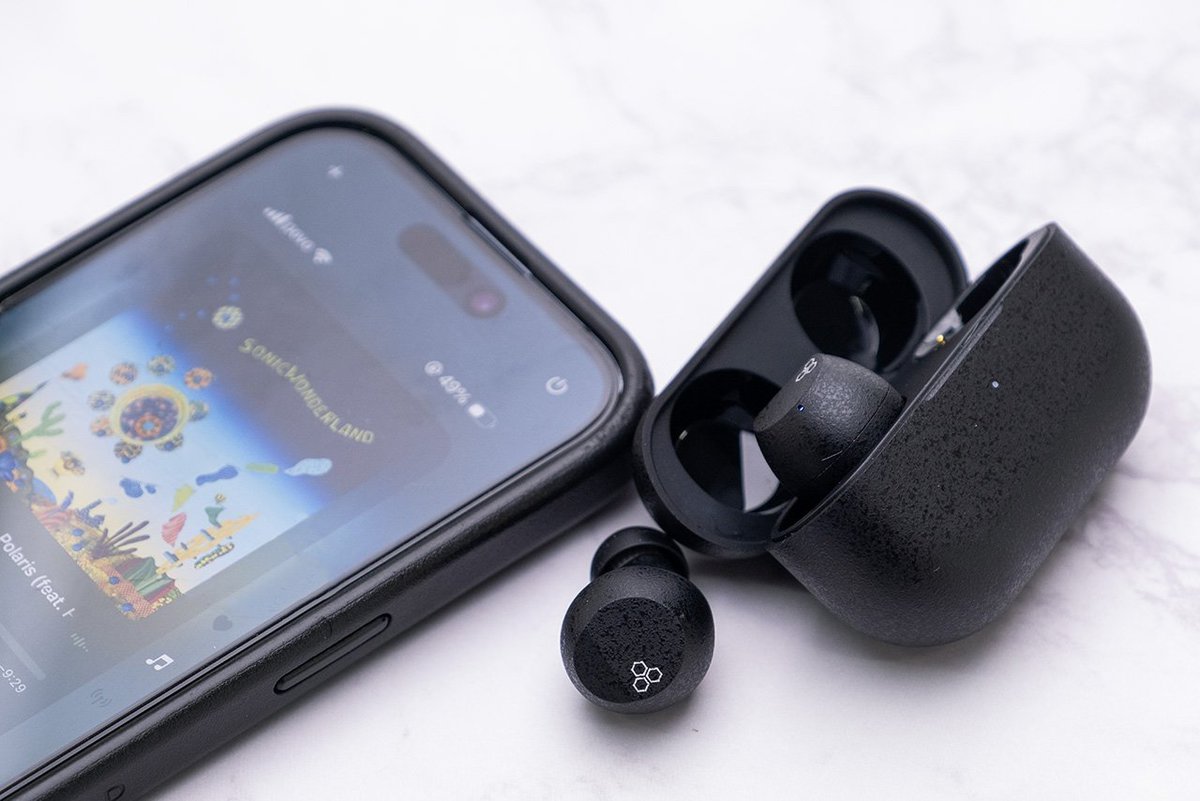 日本発、高コスパイヤホン新本命。final「ZE3000SV」は機能充実