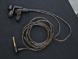 ソニー、ヘッドホン「MDR-1A」/イヤホン「XBA-N3」に4.4mmバランス