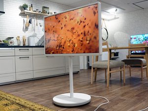 パナソニック、好きな場所に動かせる“レイアウトフリーテレビ”。業界初