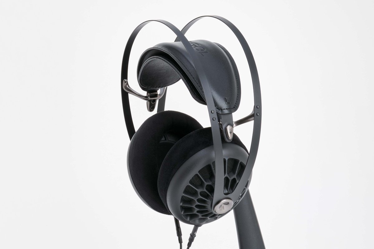 Meze Audioが打ち出す待望の入門モデル。開放型ヘッドホン「105 AER