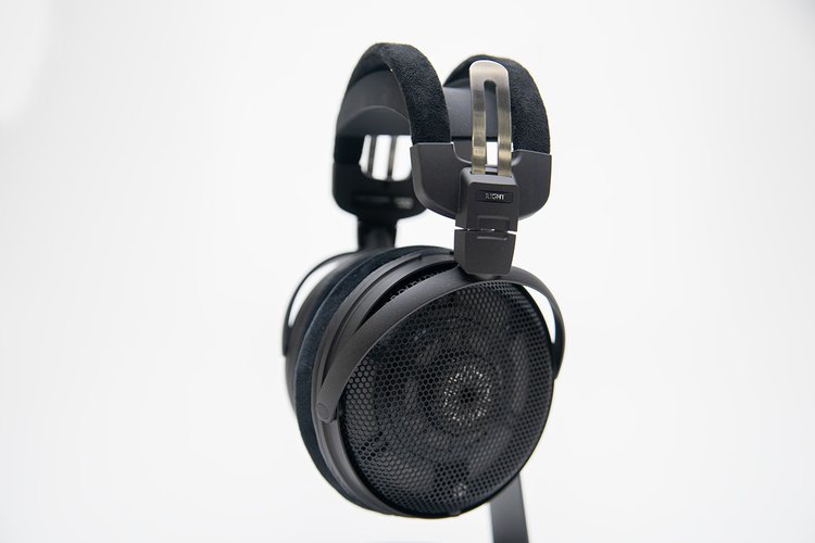 オーディオテクニカの開放型ヘッドホン徹底比較！「ATH-ADX3000」「ATH