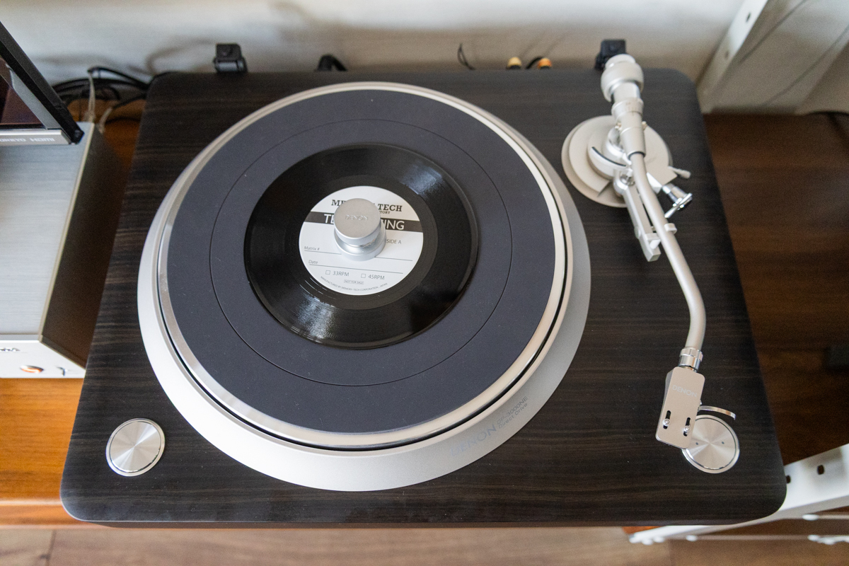 レコードの“素材違い”は音にどう出る？井筒香奈江の「黒＆クリアEP盤