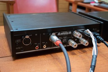 その音に価格もサイズも疑った。15万円切りのパワーアンプ TEAC「AP
