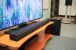 シンプルにいい音を追求したスリムな2.1chサウンドバー。デノン「DHT