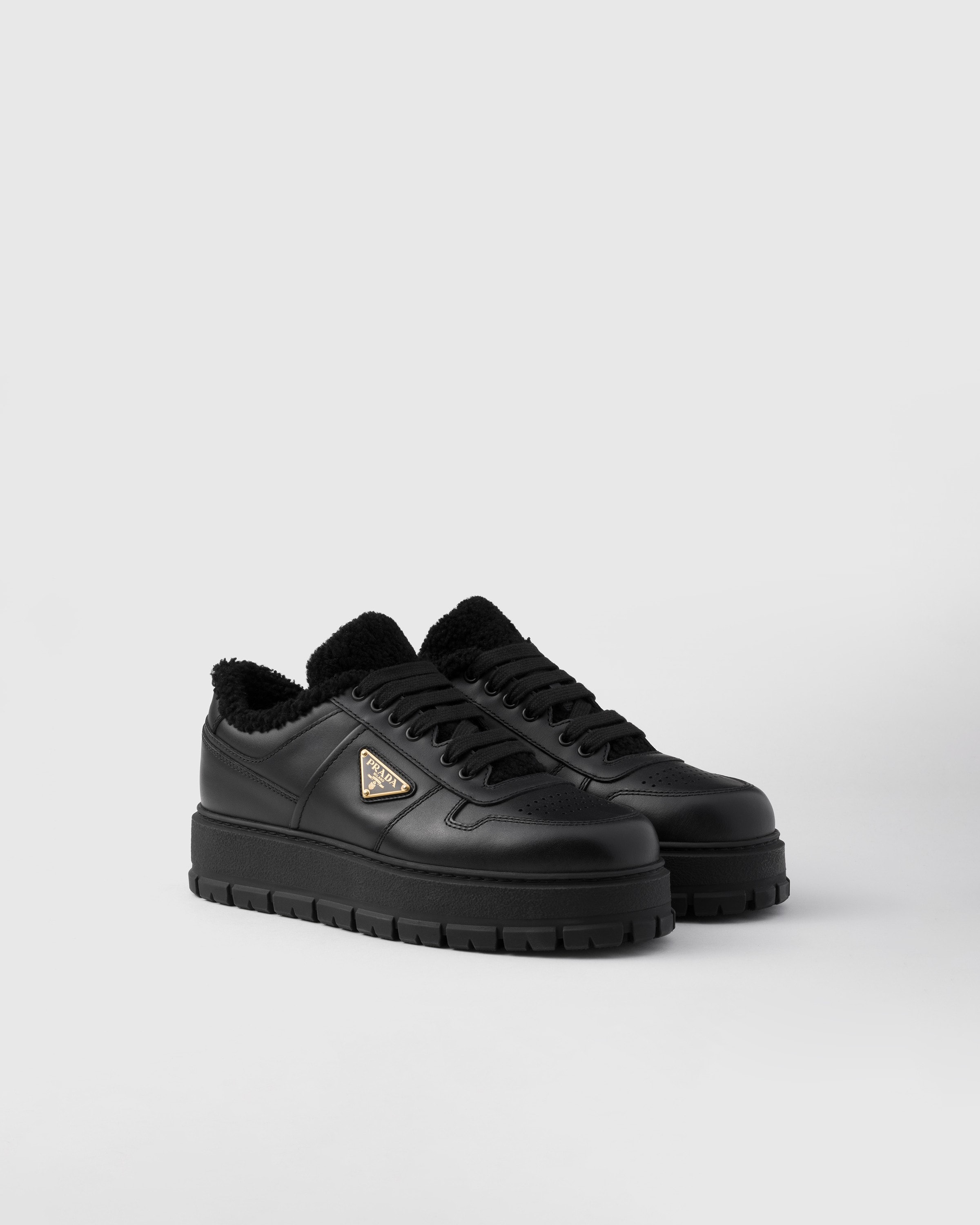 ブラック レザー レースアップスニーカー | PRADA