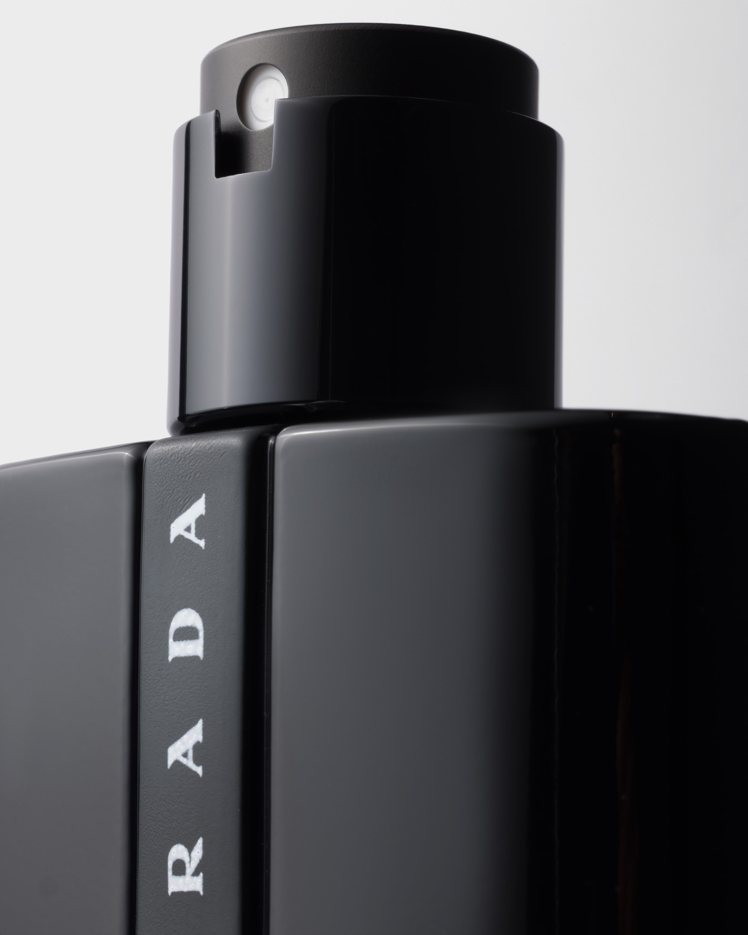 Neutri Luna Rossa Black 50 Ml | PRADA