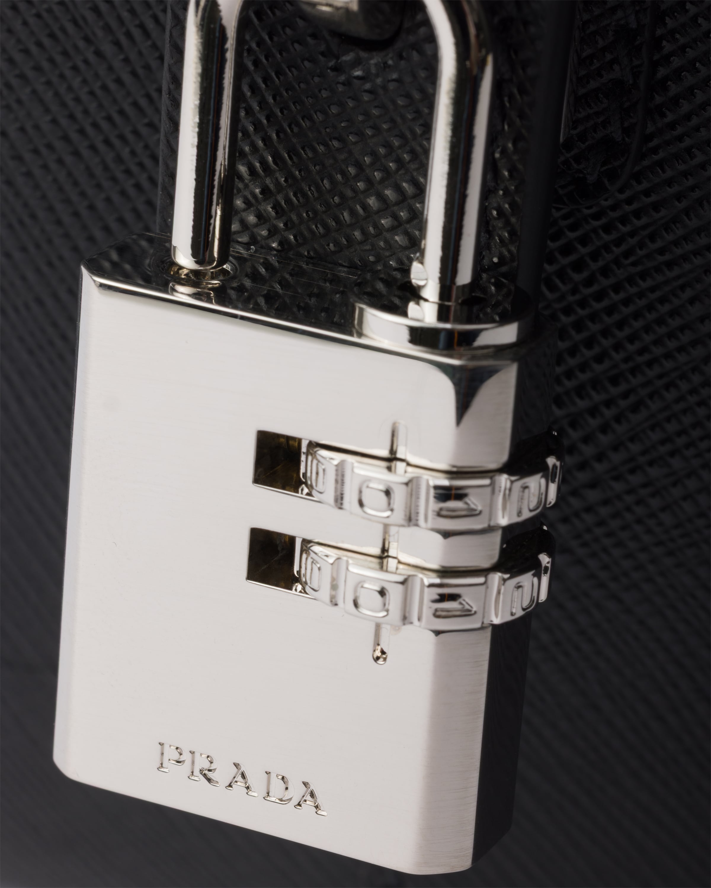 ブラック サフィアーノレザー ブリーフケース | PRADA