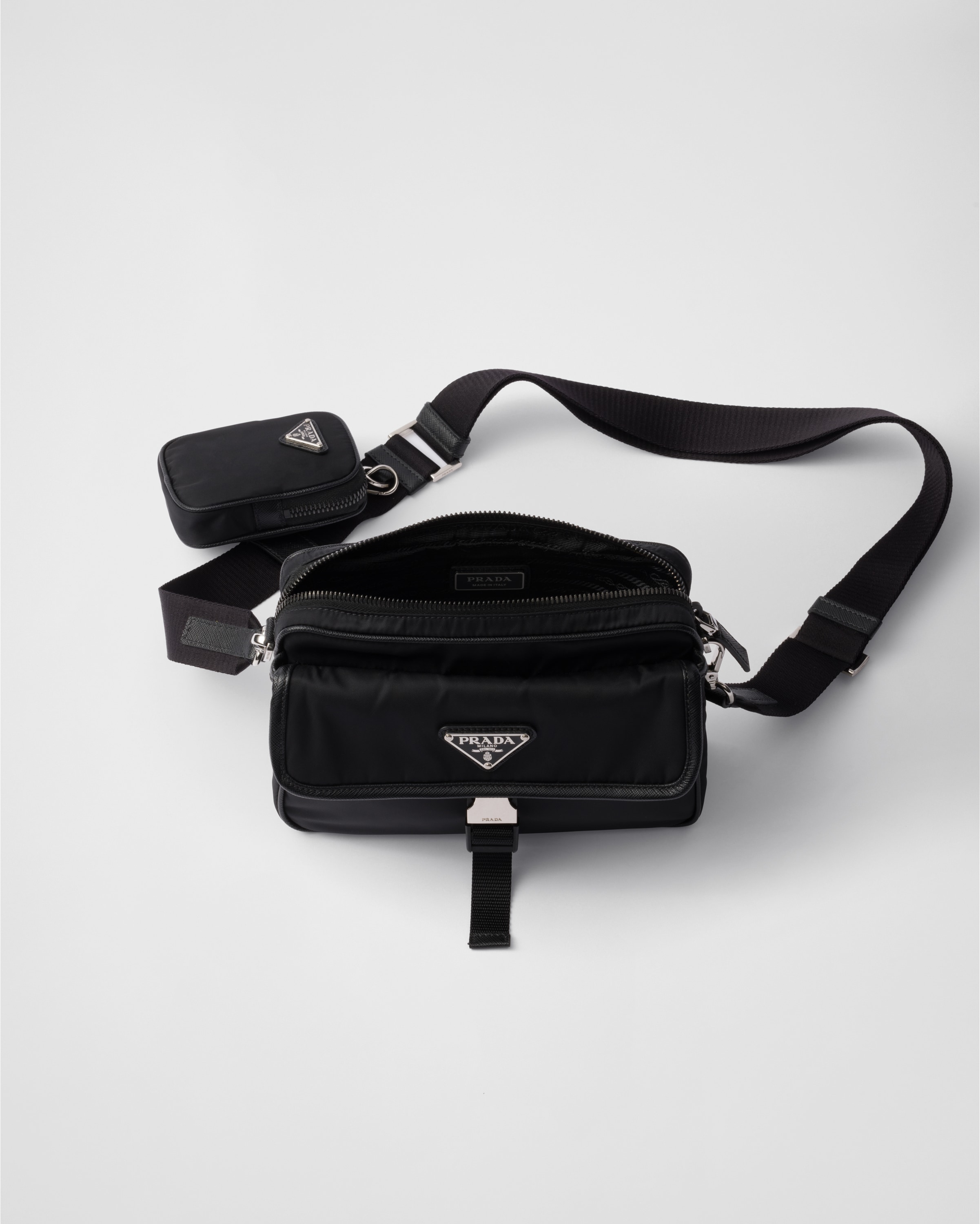 ブラック Re-nylon Xサフィアーノレザー ショルダーバッグ | PRADA