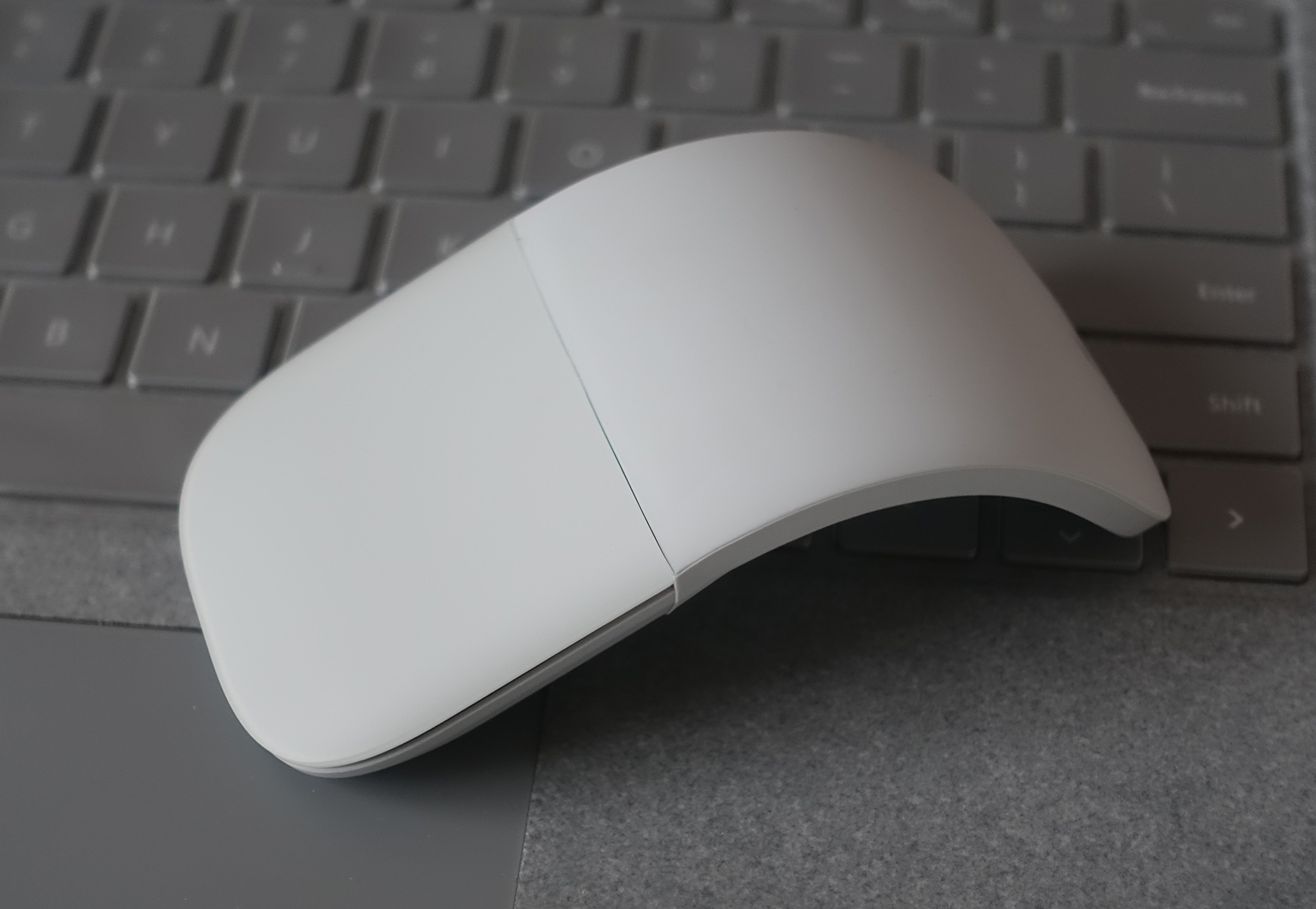 Microsoft Surface Arc Mouse: slimmest Bluetooth mouse – Robert
