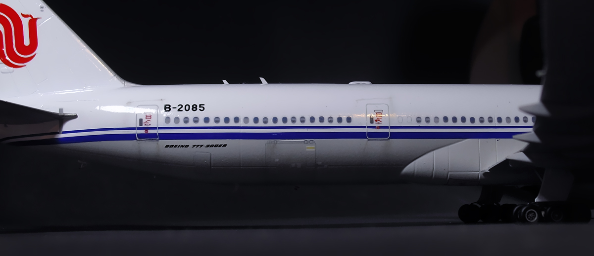 1/200 Hasegawa Boeing 777-300ER Air China – Rocast Models