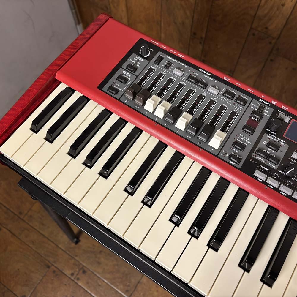 Nord Electro 5D 61鍵 レッド キャリングケース付き Clavia Dmi nord electro 5D 61鍵盤 <クラビア>｜平野楽器 ロッキン