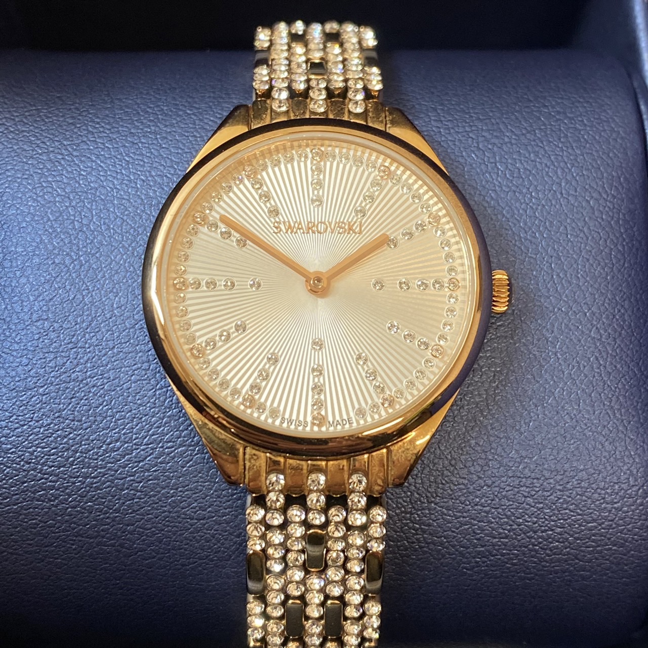 SWAROVSKI】SWAROVSKI スワロフスキー アトラクトウォッチ QZ 腕時計