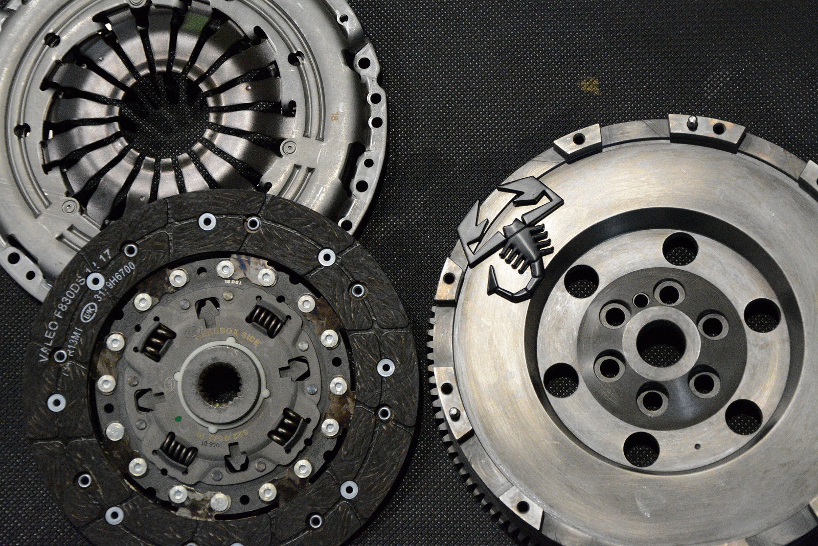 ABARTH500.595.695 MTA&5MT用軽量フライホイール＆クラッチKIT | RED