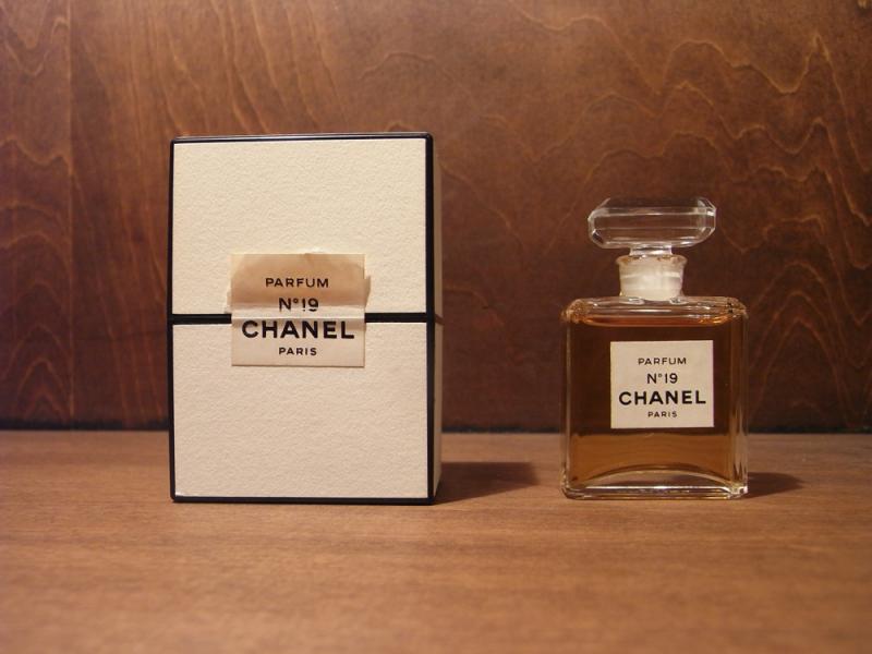CHANEL N°19 香水瓶、ミニチュア香水ボトル、ミニガラスボトル