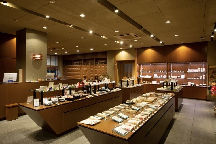 山田松香木店」で触れる香木の世界と、千年の都に息づく香文化