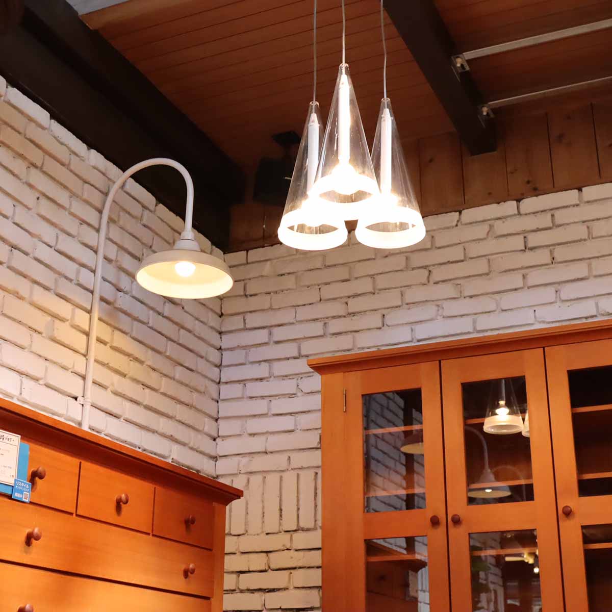 フロス/FLOS｜フーシア/FUCSIA ペンダントライト 3灯 アッキーレ