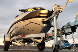 KAMIKAZE(カミカゼ)｜水上バイク用トレーラー｜RESUCO（レスコ