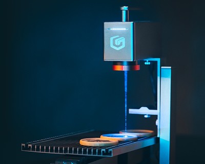 LaserPecker 2 ｜円筒面にも彫り付け可能なハンドヘルドレーザー彫刻機