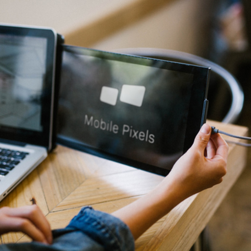 DUEX｜ポータブルで邪魔にならないノートPC用デュアルスクリーン