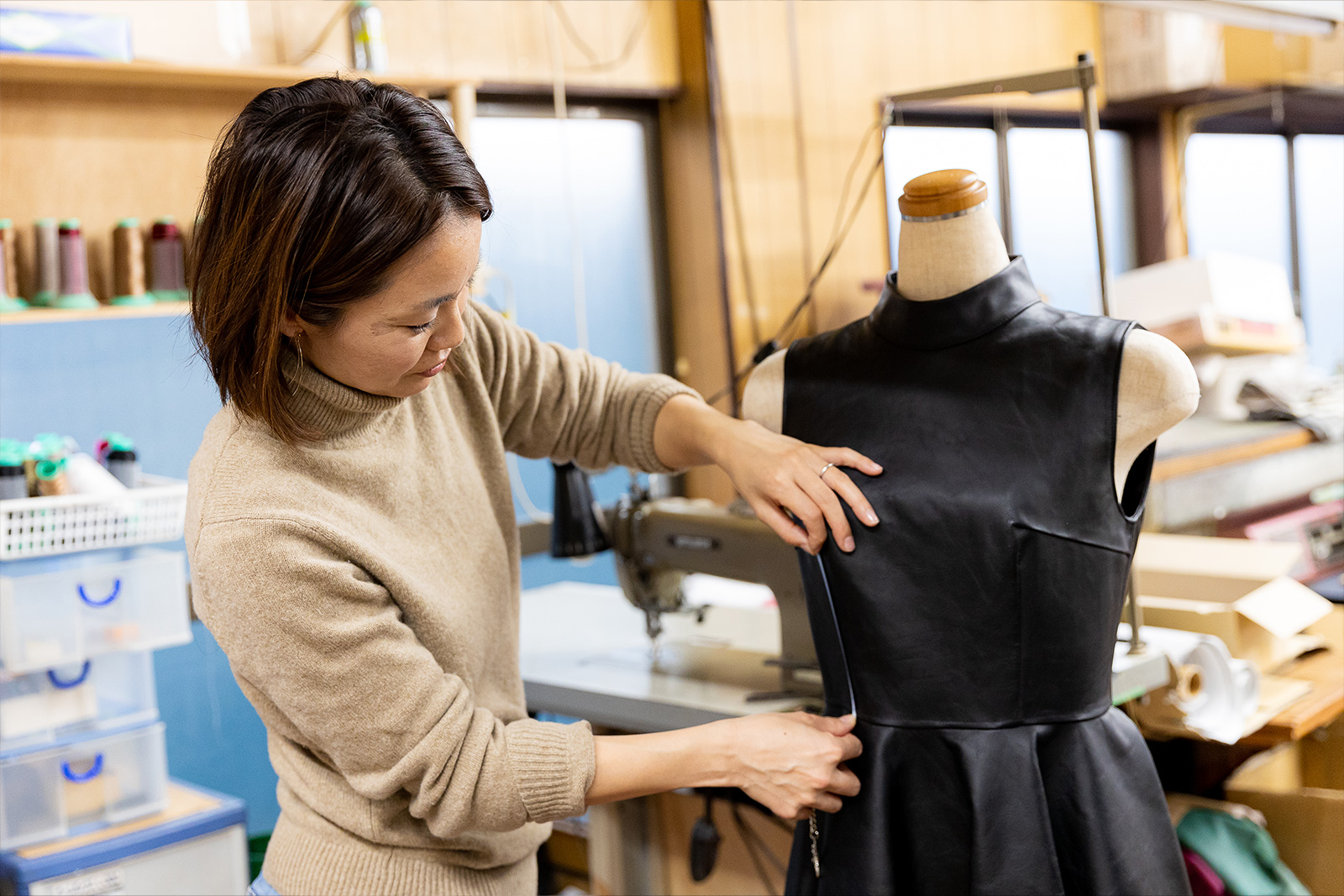 Dress Leather 島村 千佳子さん – 革 / 命