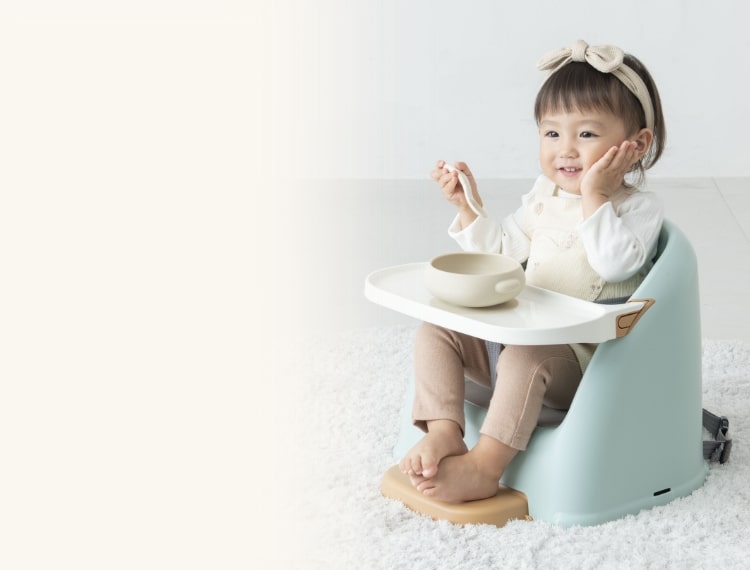 お行儀の良い食事姿勢を意識できる ベビーチェア 「feesy-フィージー