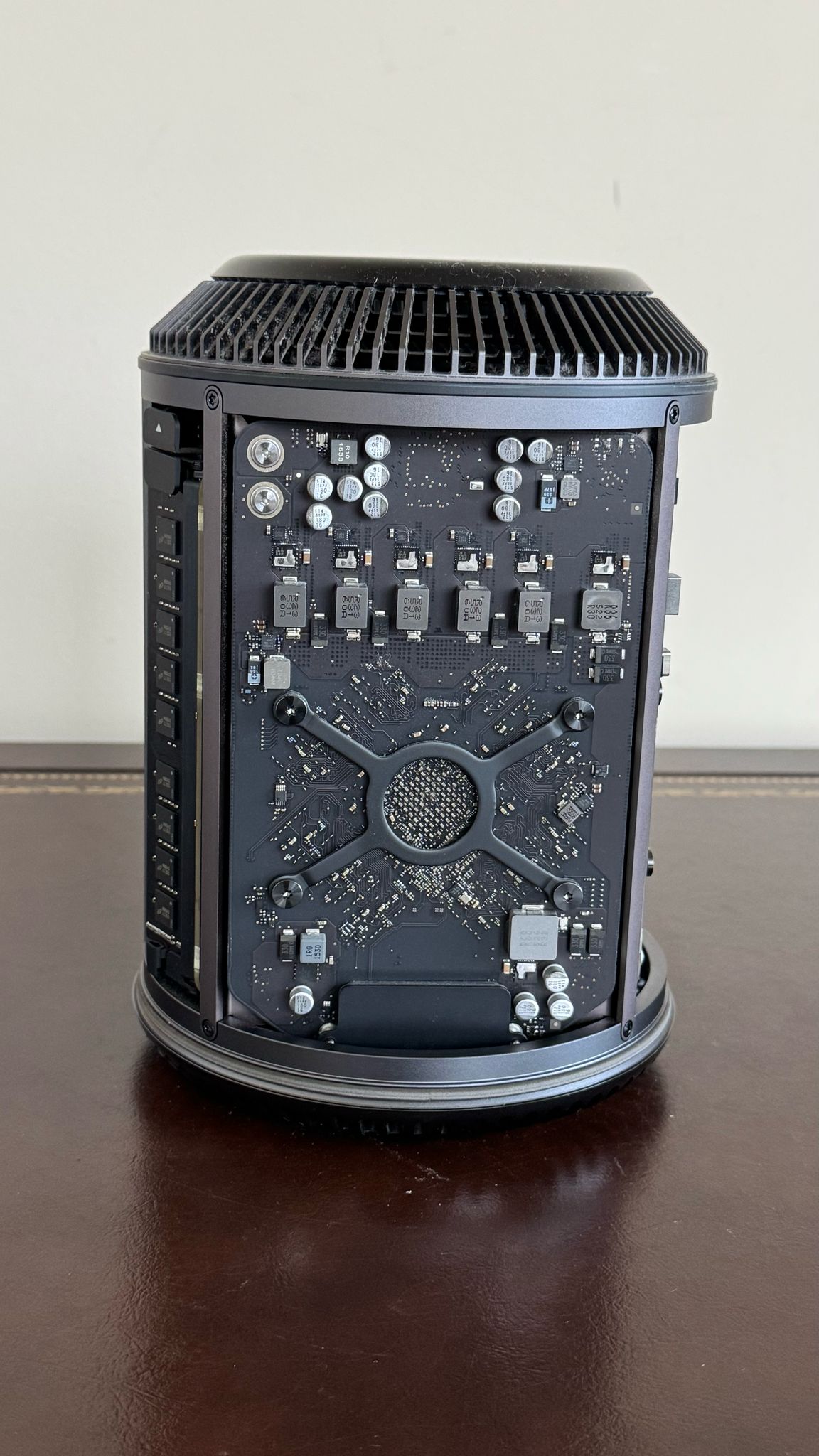 Apple Mac Pro A1481 | 6-Core Intel Xeon E5 @ 3.5GHz Processor