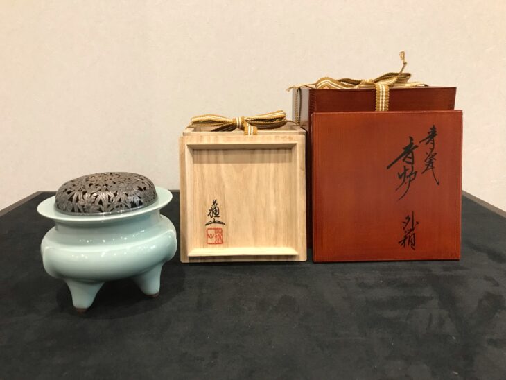 諏訪蘇山 作 『青磁袴腰香炉』 ｜骨董品買取 緑和堂