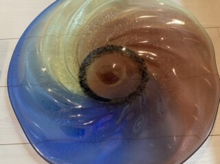 稲嶺盛吉 琉球ガラス『土紋台付大皿』 ｜骨董品買取 緑和堂