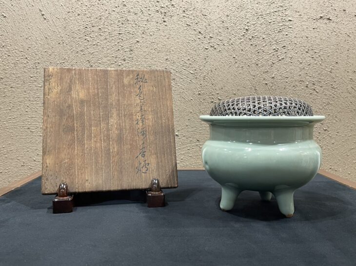 4代 清風 与平 作『秘色窯袴腰香炉』 ｜骨董品買取 緑和堂