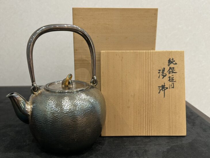 村田長治斎 作 『純銀槌目湯沸』 ｜骨董品買取 緑和堂