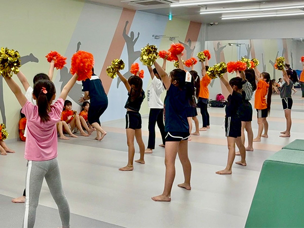 チアダンス、キッズチアが学べるエスパルスダンススクール ステップ
