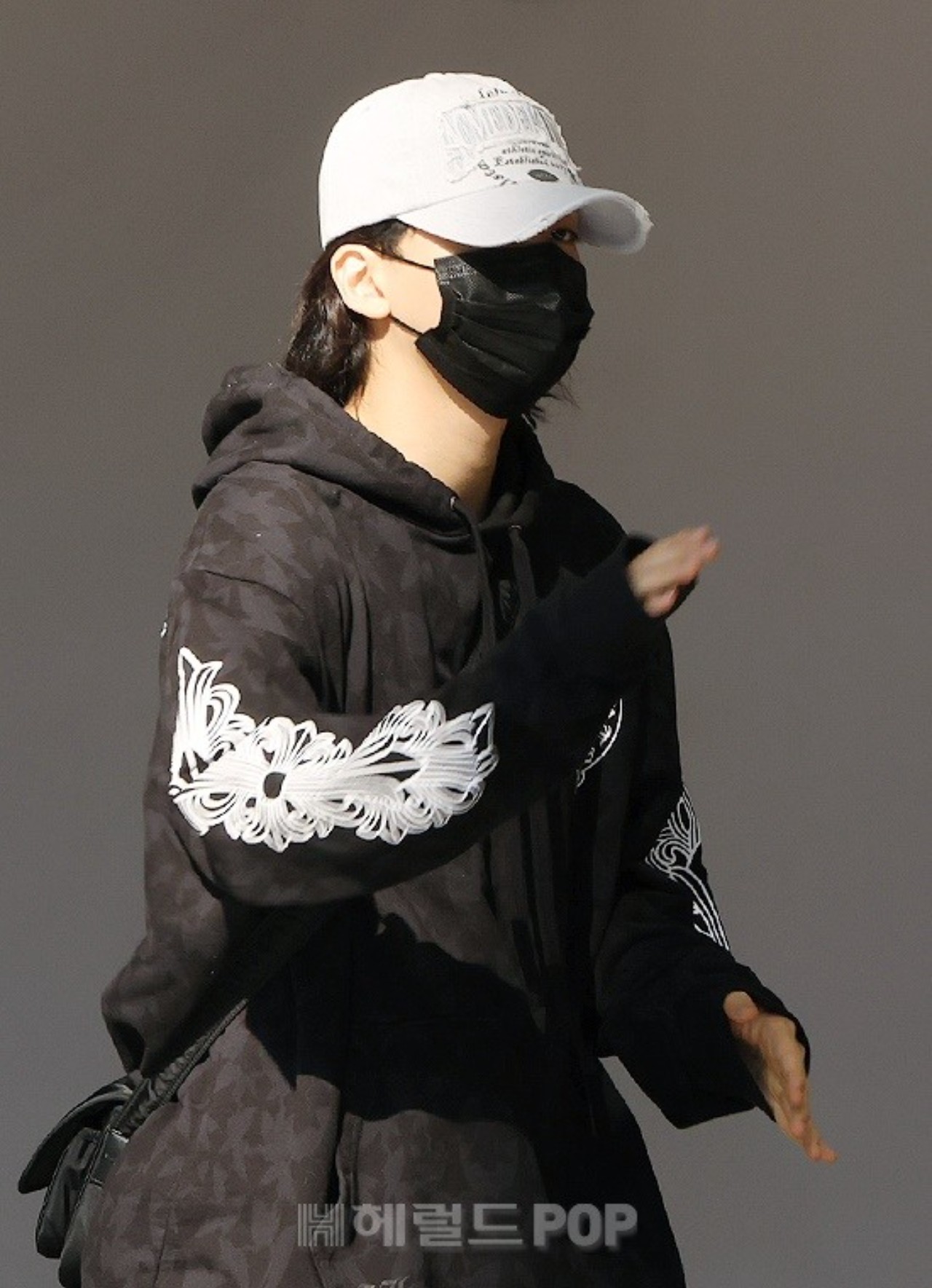 フォト】「SEVENTEEN」ジョンハン、ヒップなスタイルで日本へいってき