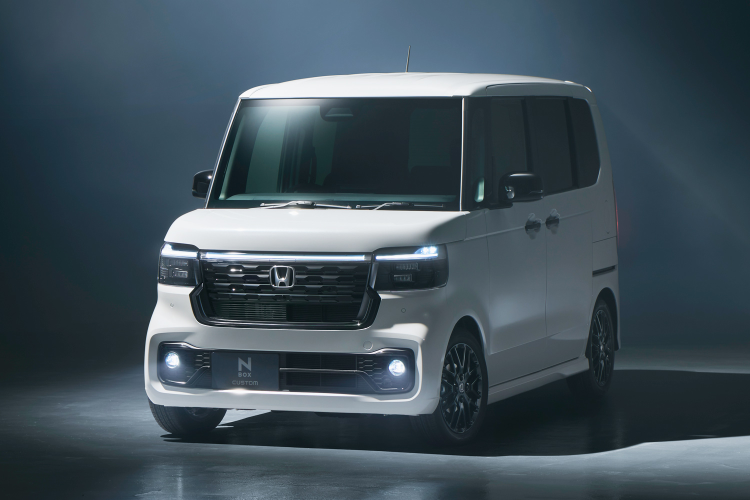 ホンダN-BOXカスタム」に特別仕様車「ブラックスタイル」登場