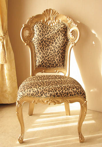 ビバリーヒルズ ダイニングチェア ゴールド色 豹柄の張地 ゴールドの鋲
