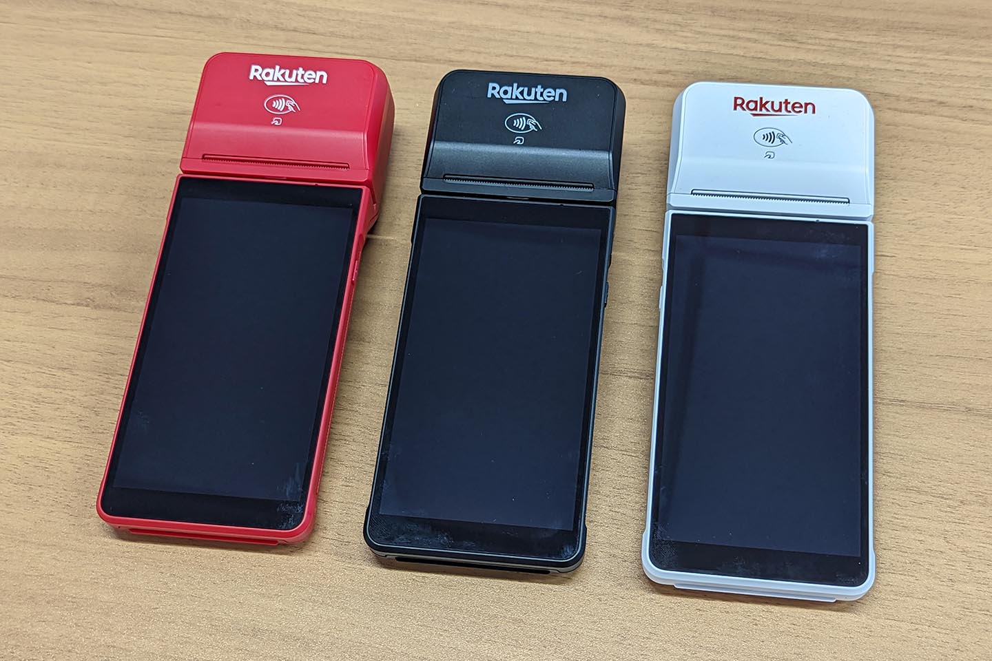 新デザインの一体型決済ターミナルと“タッチ決済”で攻める「楽天ペイ