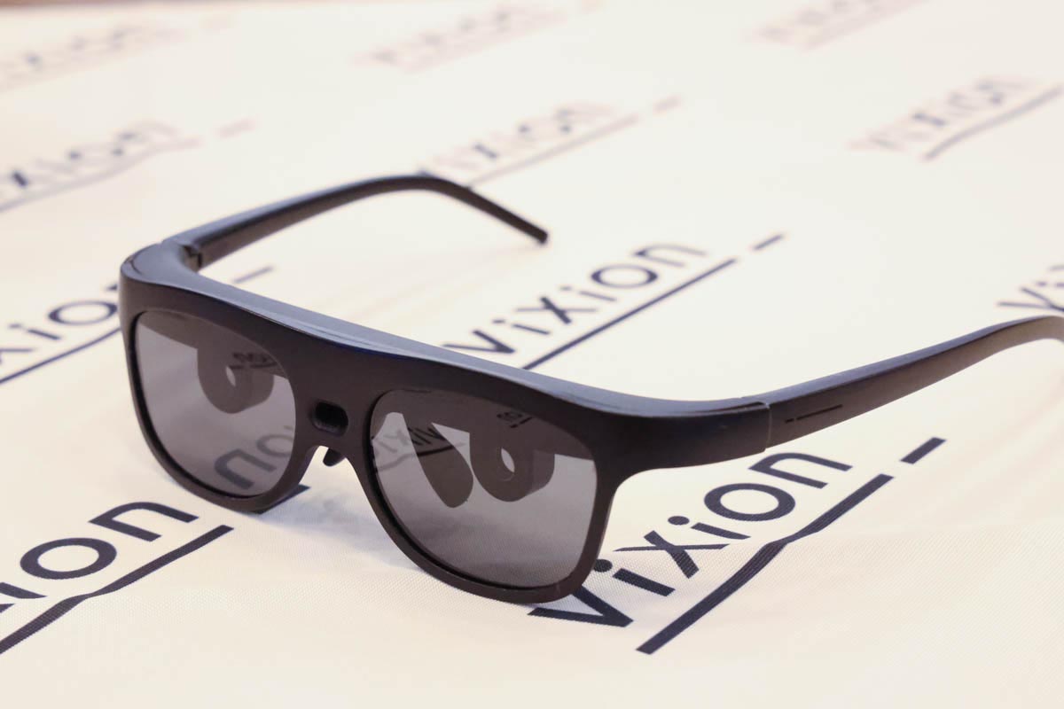 自動でピントが合うアイウェア「ViXion01S」を試した 59800円
