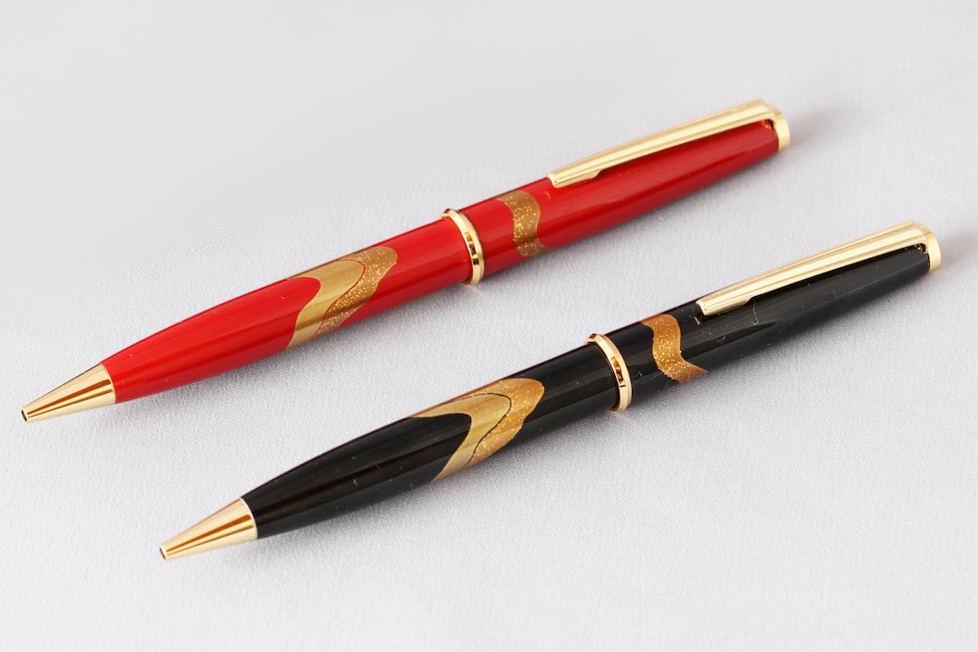 蒔絵ボールペン | WORKS | 輪島塗の老舗 輪島屋善仁 | Wajimaya Zenni