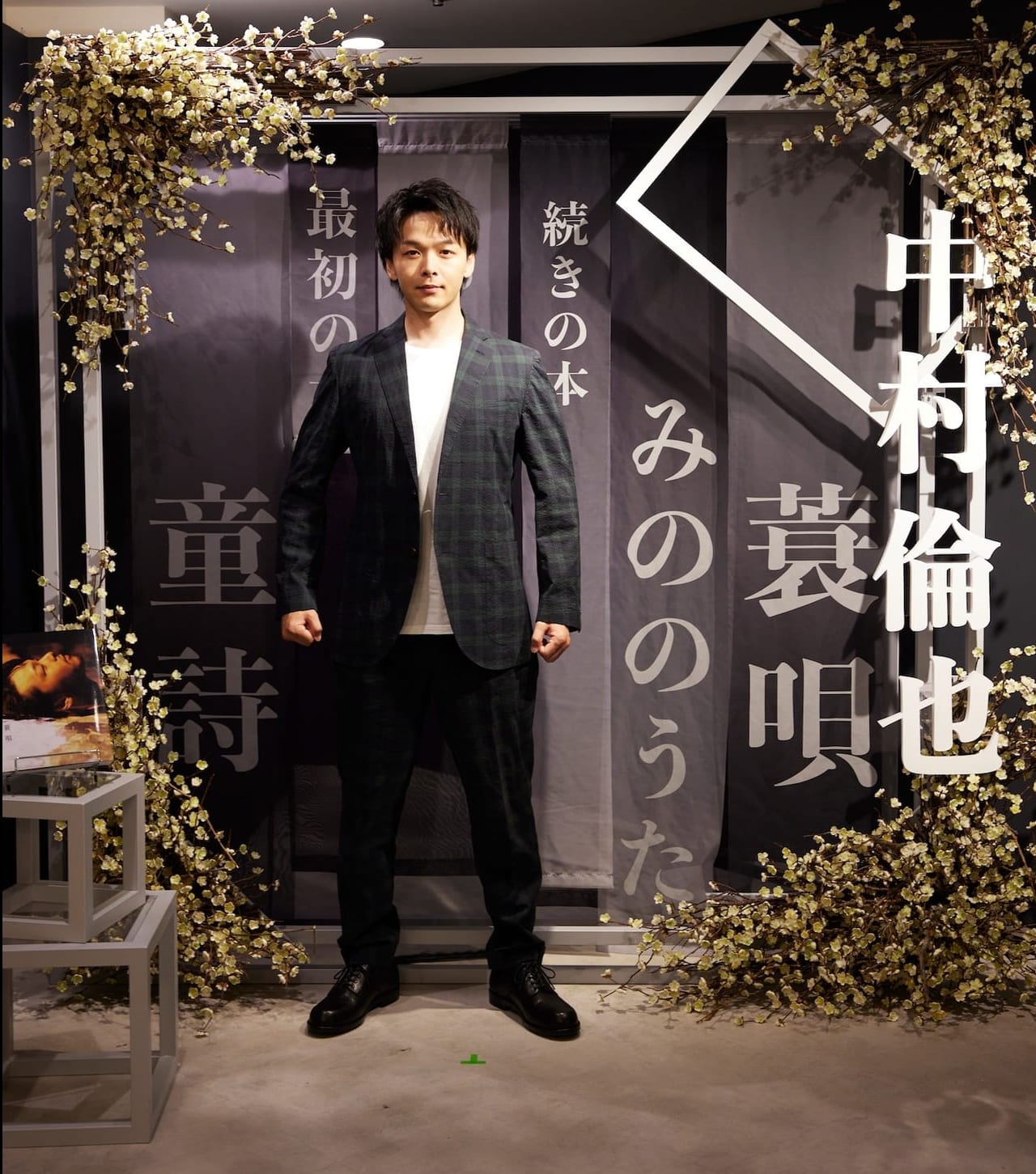 中村倫也、初の写真展『中村倫也 童詩×蓑唄 写真展2023』が開催中